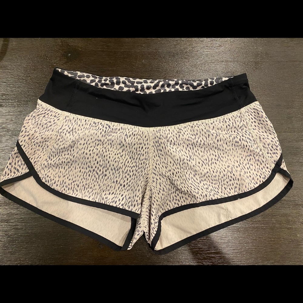 🍋 Lululemon Speed Shorts 2.5” Size 6